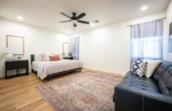 NEW BUILD Spacious 4-bedroom house with great location- sleeps 10