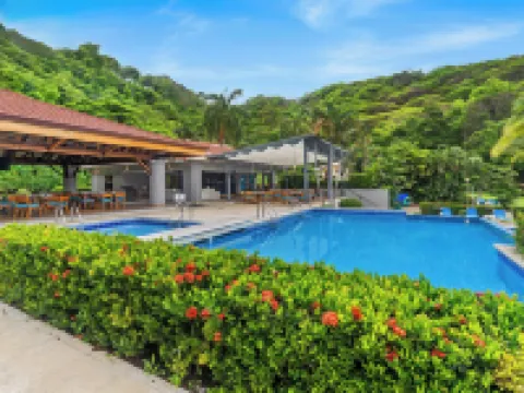 Bahia Pez Vela Resort Hotels in Coco