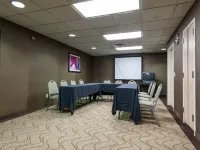 舒適套房酒店-中心/44號州際公路 塔爾薩縣酒店