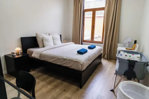 Modern 3BR Apt for 6 with Patio Ghent - Condos