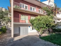 Apartment Tom Hotels in Omis