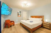 Pool - Free Parking - Apartment - 500 Feet from Beach