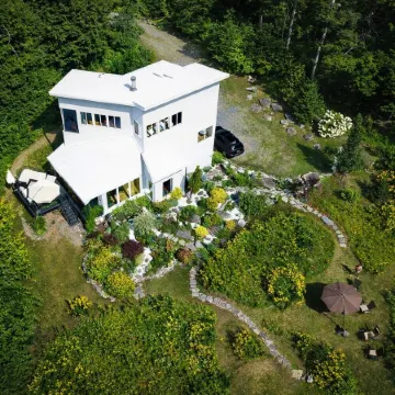 Architect-Designed Modern Home Near Hunter Mountain