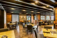 Cobblestone Hotel & Suites - Stevens Point - breakfast