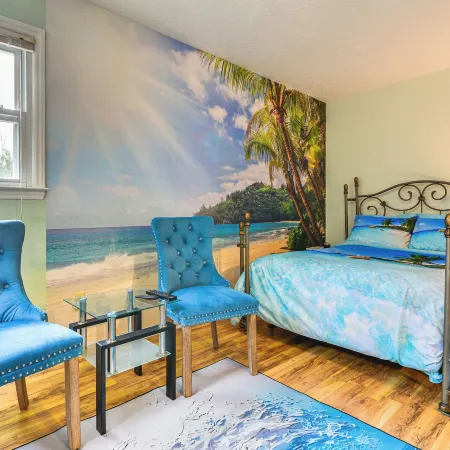 Hot Tub, Home Gym, Decks! Retreat 9 Mi to Mt Airy
