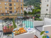 Les Suites des Tout le Monde Hotels near Piazza Lauro