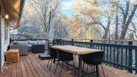 5bdr, Hot Tub, Deck, Firepit Mins to Village & Lake The Hilltop by Avantstay
