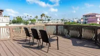 Channelfront - Remodeled - Pool - Boatslips