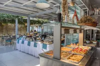 W Suites by Estia - breakfast