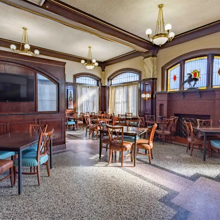 Drury Inn and Suites St Louis Union Station Отели рядом с достопримечательностью «Железнодорожный вокзал Юнион-Стейшн»