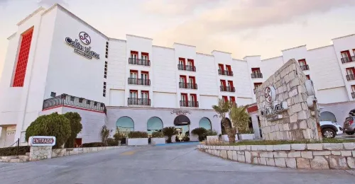 Hotel Colón Plaza Business Class - parking