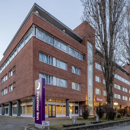 Premier Inn Berlin City Sued Отели рядом с достопримечательностью «Станция метро "Германштрассе"»