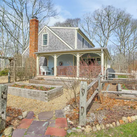 4 Mi to Inkwell Beach: Home in Oak Bluffs!