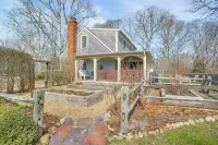 4 Mi to Inkwell Beach: Home in Oak Bluffs! - 3-Star