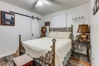 Mountain & Valley Views! Pet-friendly Pioche Home - Homestay