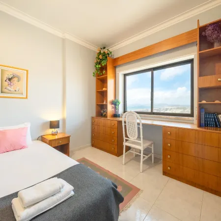 GuestReady - Vibrant flat with  balcony