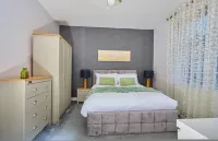 เบิร์ช บาร์น รีทรีต บ้าน 4 ห้องนอนกว้างขวาง พร้อมจอดรถฟรี หมายเลข 6 - ห้องครัว
