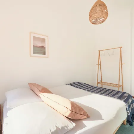 Central & Sunny 2Br Apt Near Beach, by TimeCooler