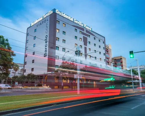 Occidental Sevilla Viapol Hotels near La Raza