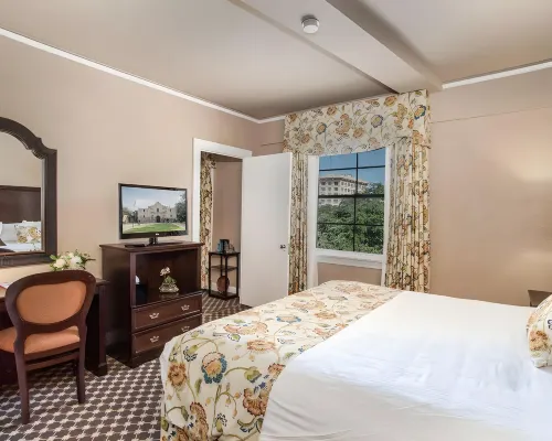 Menger Hotel Отели рядом с достопримечательностью «Центр города - Набережная»