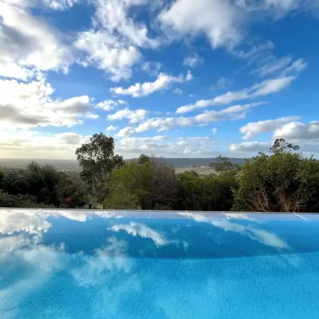 Zig ZAG Retreat - Perth Hills Home with Stunning Views and Infinity Pool