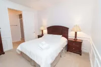 5Min Universal Spacious Condo VC101 - Condos