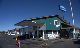 Nampa Inn & Suites