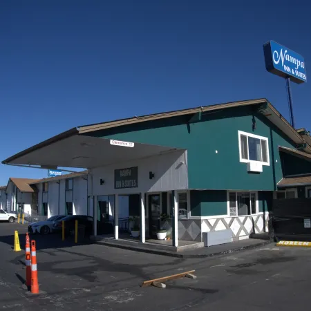 Nampa Inn & Suites