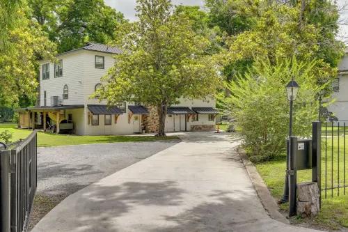 Spacious Lake Placid Retreat w/ Gorgeous Views! - Parkering