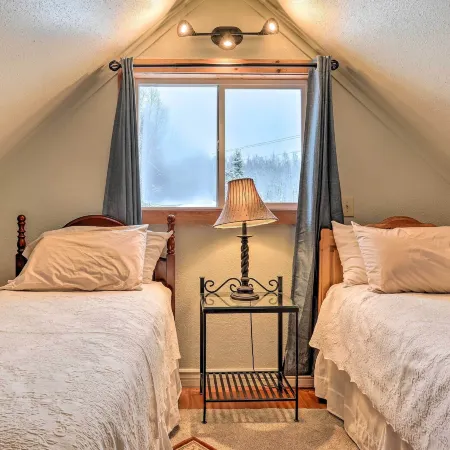 'Snowshoe Cabin' w/ Gas Grill: Fish & Hike!