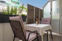 Studio for 2 People - Split Region with Sea View - Close to Commodities - Parkplatz