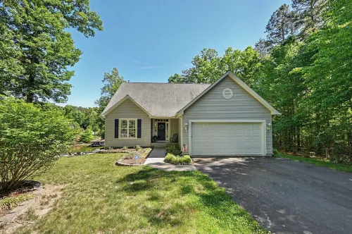 Spacious Lakefront Home w/ Boat Dock, Fire pit & Pool Table - Dogs OK - 4-Star