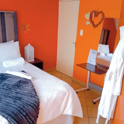 Charming 2-bedroom Apartment in Mbombela With Nature View - 2-Star
