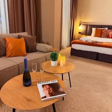 Hotel NIRA