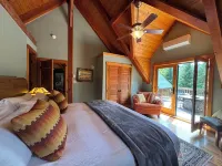 Sleeps 20! Minutes to Main St & Lakes HotTub PoolTable Pingpong FirePit AC - 4-Star