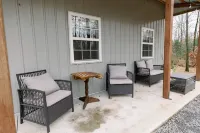 Adorable Molly B Cabin 1-bedroom 1-bath w/parking/WiFi/AC - 2-Star