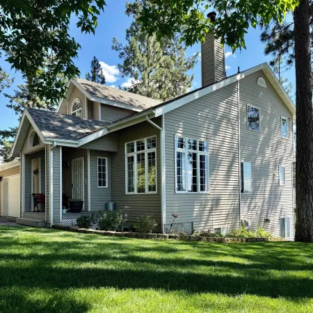 Beautiful Lakefront Retreat in Carlin Bay