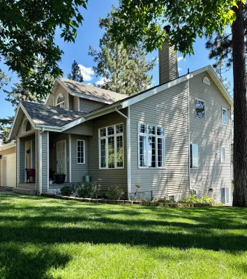 Beautiful Lakefront Retreat in Carlin Bay - Jacuzzi