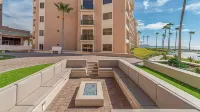 Inviting Oceanview 2bd/2ba Condo With Relaxing Coastal Vibes - Homestays