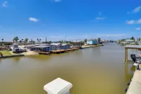 Waterfront Rockport Home w/ Deck & Boat Ramp! - ペット同伴可