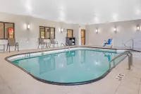 SureStay by Best Western Forsyth Decatur - Pool