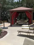 Romantic Getaway Cottage with Hot Tub and Resort Amenities - Wifi