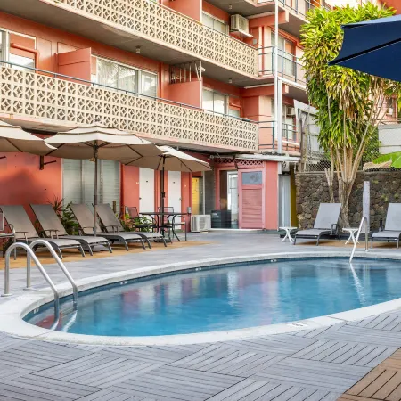 Royal Grove Waikiki Отели рядом с достопримечательностью «Пляж Килей-Клифс»