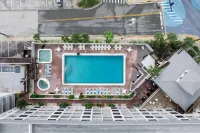Howard Johnson by Wyndham Oceanfront Daytona Beach - de playa