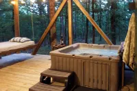 'bluebird Treehouse' Near Kiamichi Mtns w/ Hot Tub - Apartments