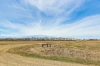 Peaceful Prairie Living! Rural Willow City Apt - Alloggi