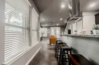 The Rosewood Retreat 6BR s Hottub Dogfriendly - Homestays