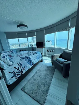 Beach&Pool Are Open! Stunning Newly Remodeled Oceanfront Condo on Daytona Beach! - 4-Sterne