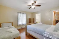 Mountain Retreat Hot Tub Game Room Basketball - balcón