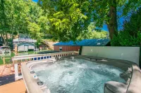 Dog Friendly Cottage on Lake Pontoon Available - 4-Star